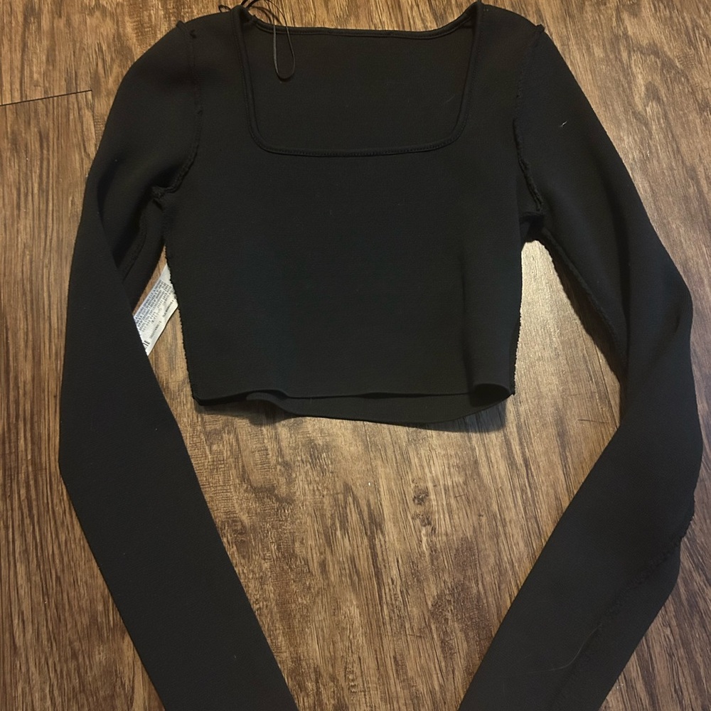 Black Long Sleeve Crop Top